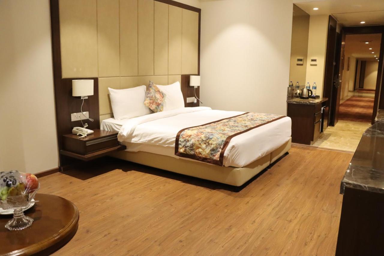 Pride Hotel Bhopal Dış mekan fotoğraf