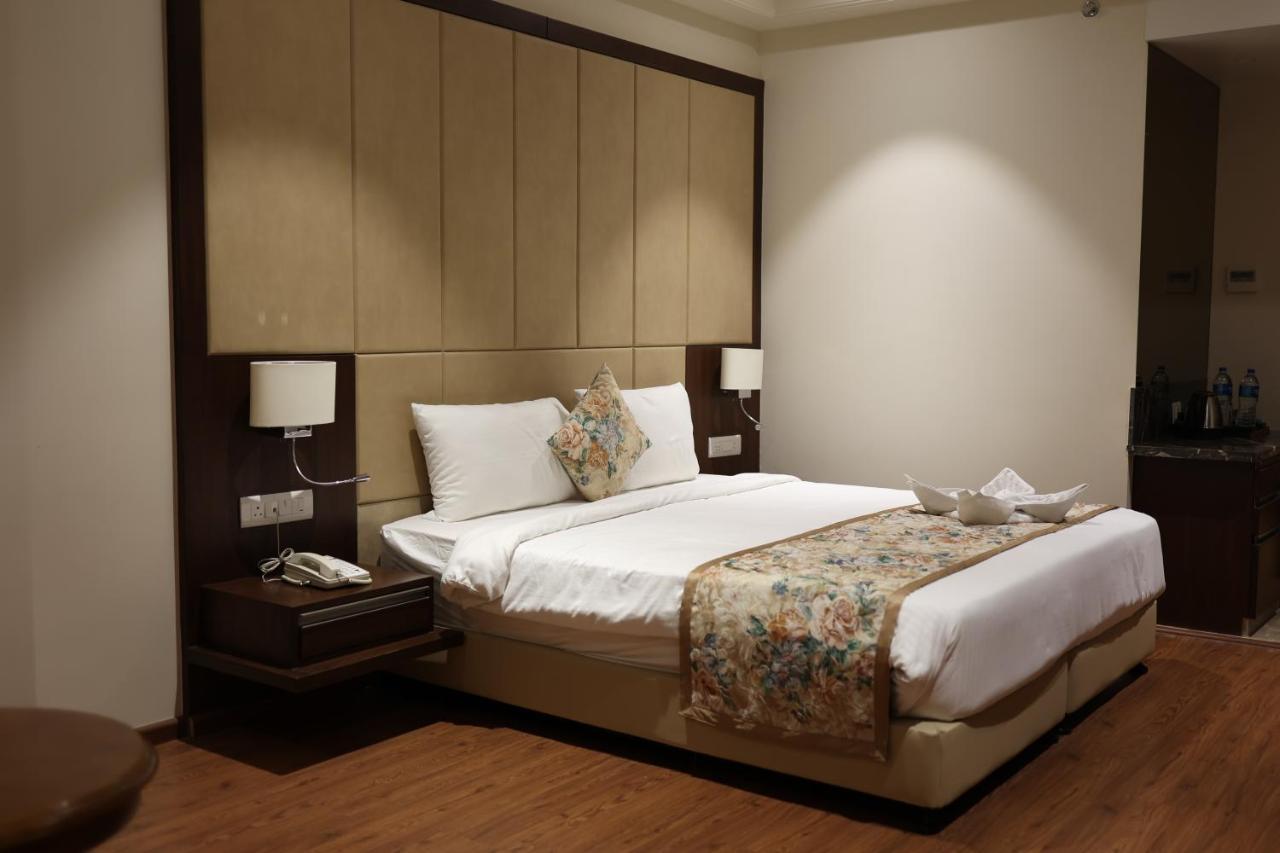 Pride Hotel Bhopal Dış mekan fotoğraf