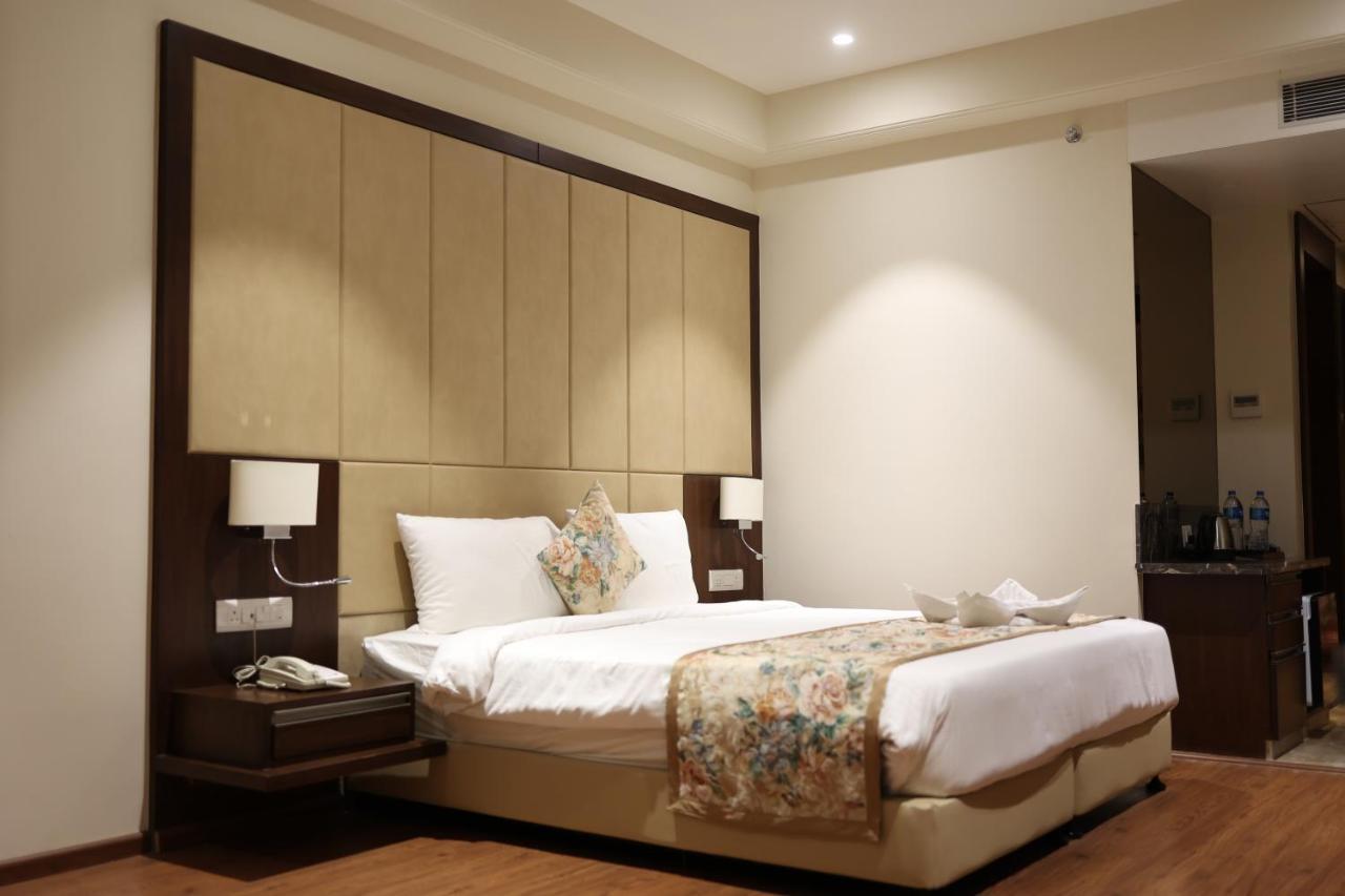 Pride Hotel Bhopal Dış mekan fotoğraf